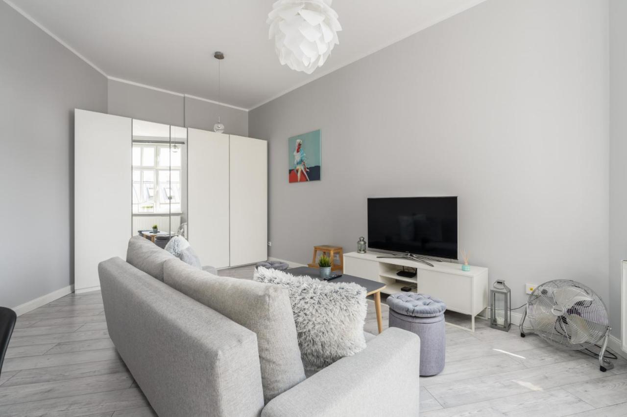 Scandi Male Garbary Piaskowa Near Old Market Square By Renters Apartamento