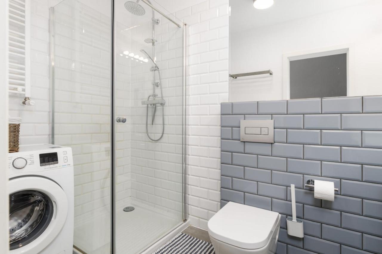 Scandi Male Garbary Piaskowa Near Old Market Square By Renters Apartamento *